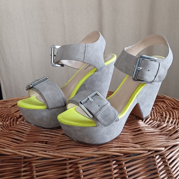 Michael Antonio Taupe Nubuck Platform chunky sole Sandals size 6.5 - Picture 1 of 4